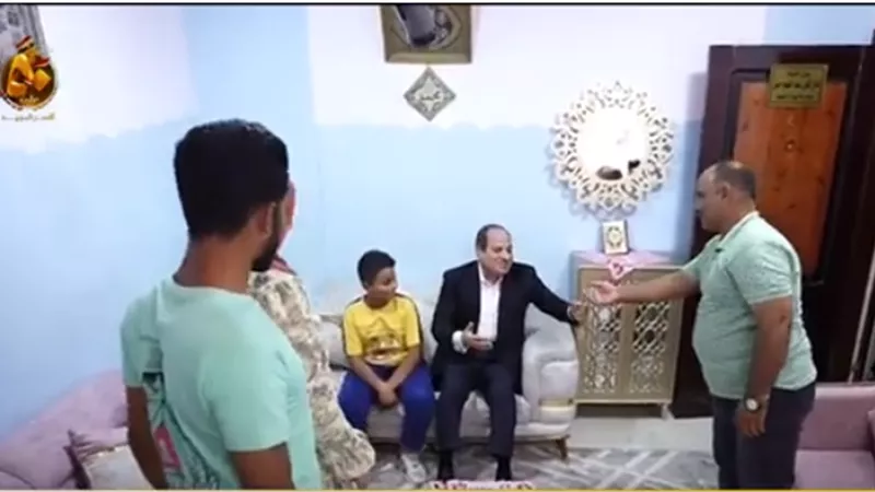 مواطن ببني سويف يهدي الرئيس السيسي سبحة