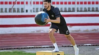 أحمد فتوح يؤدي تدريبات بدنية خاصة في صالة الجيم بنادي الزمالك