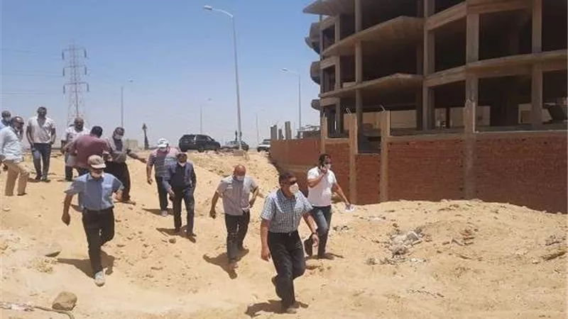 رئيس جهاز 6 أكتوبر يوجه بهدم غرف عشوائية بـ «السياحية الشمالية»