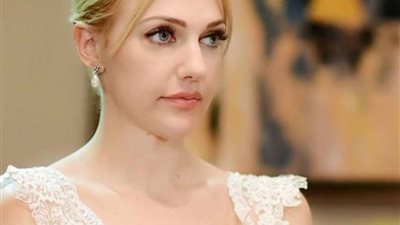 مريم أوزرلي تخطف أنظار جمهورها بإطلالة كلاسيكية (صور)