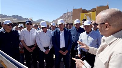 رئيس الوزراء يواصل جولاته ويتفقد مركز الزوار الجديد بموقع ميدان الوادي