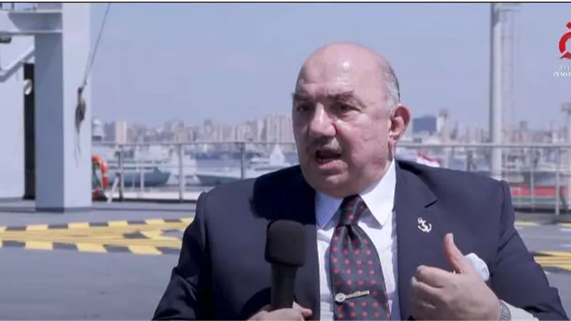 مدير الكلية البحرية السابق: الميسترال المصرية تحولت للإغاثة في ليبيا فور صدور الأمر.. فيديو