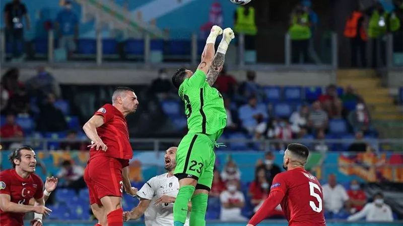 مدرب ولاعبو تركيا يتأسفون بعد ثلاثية إيطاليا