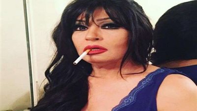 بعد تعرضها لوعكة صحية.. شاهد أول ظهور لفيفي عبده على الشاطئ