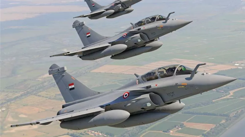 القوات الجوية المصرية والفرنسية تنفذان دورة القيادة التكتيكية والتدريب الجوي المشترك (آمون -23)