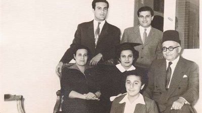 جراح ومتمرد: حياة مجدي يعقوب وأعماله الرائدة | بالصور