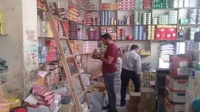 إعدام أكثر من طن وربع أغذية وغلق ٦ منشأة غذائية مخالفة بالشرقية