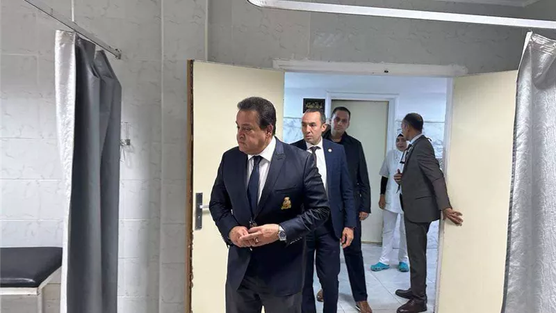 في زيارة مفاجئة.. وزير الصحة يشيد بانتظام العمل وأداء الفرق الطبية بمستشفى هليوبوليس