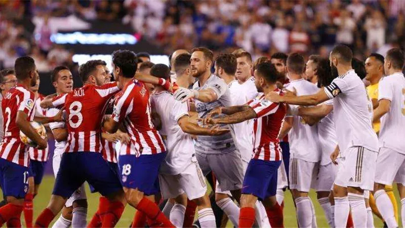 تاريخ مواجهات أتلتيكو وريال مدريد قبل قمة الدوري الإسباني الليلة