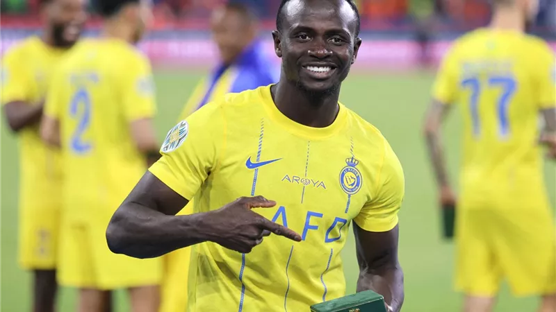 والدة ماني: نحن مسلمون ونريد العيش في بلد الإسلام.. وفضلنا النصر على الأهلي