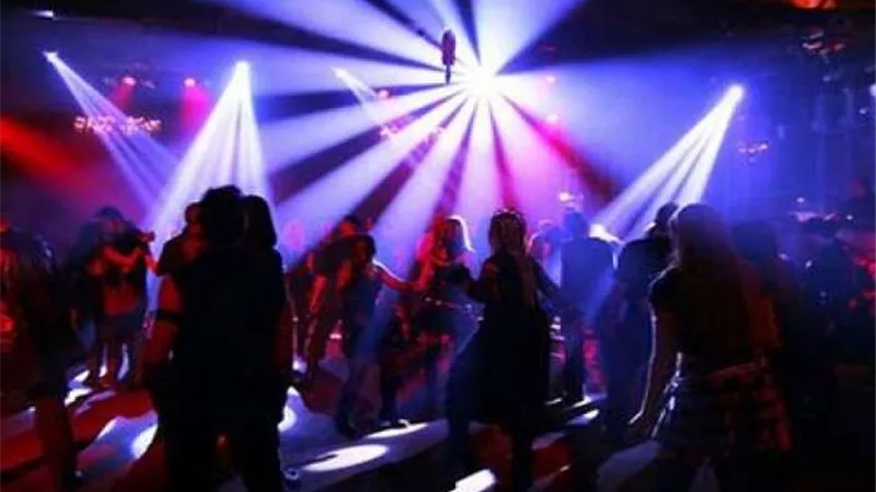 بعد عام من الإغلاق.. إسبانيا تعيد فتح الملاهى الليلية
