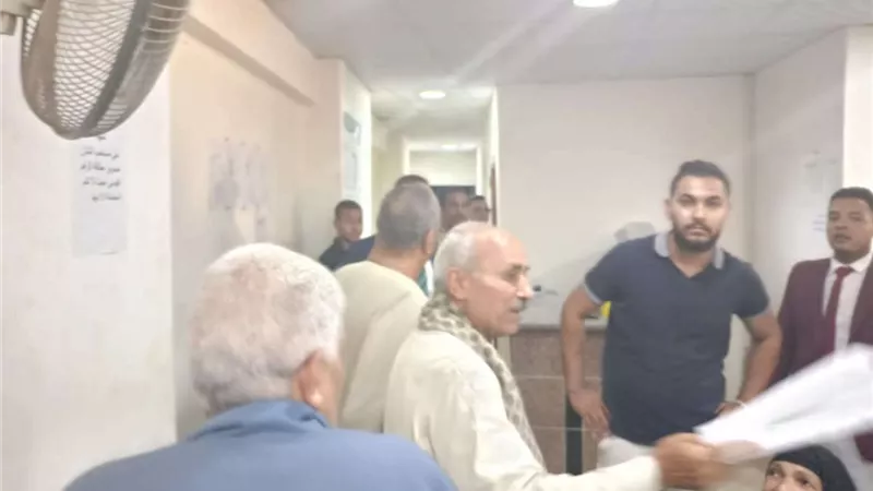 مئات من مواطني أسيوط يوثقون توكيلات المطالبة بترشح الرئيس عبدالفتاح السيسي لفترة رئاسية جديدة