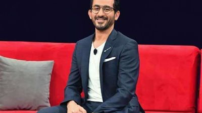 الفنان أحمد حلمي يهنئ جمهوره 