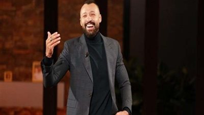 بإطلالة كلاسيكية.. أحدث ظهور لأحمد فهمي وزوجتة يخطفان الأنظار