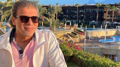 من لوكيشن تصوير فيلم الإسكندارني.. خالد يوسف يحتفل بعيد ميلاده