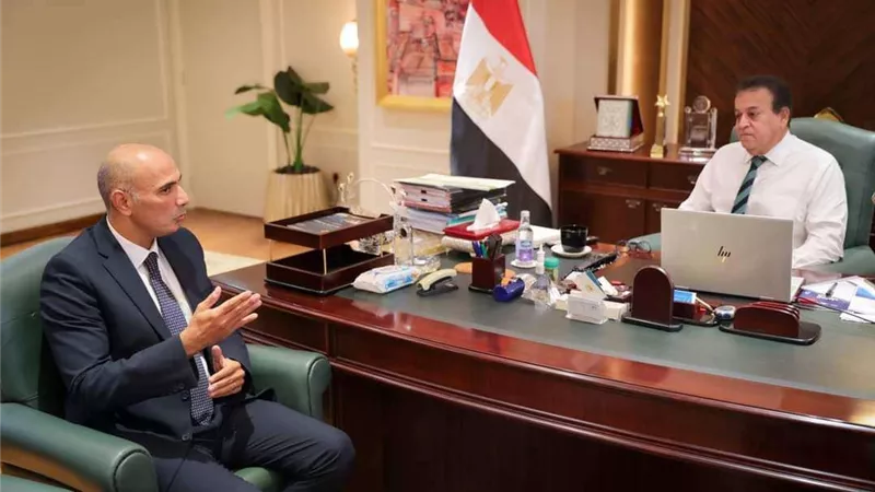 وزير الصحة والسكان يلتقي سفير مصر في دولة جيبوتي