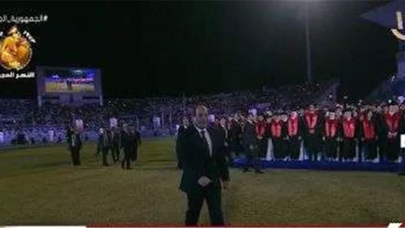 السيسي يشهد مسيرة أوائل خريجي الجامعات المصرية خلال حفل تخرجهم