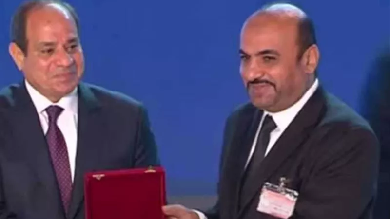 السيسي يُكرم مجموعة من القراء والأئمة والعلماء باحتفالية المولد النبوي