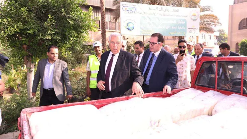 وزير الزراعة يطلق أكبر قافلة منافذ متحركة بالسلع الغذائية لشمال سيناء
