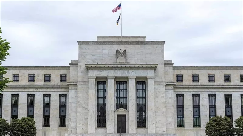 الفيدرالي الأمريكي يعتزم رفع سعر الفائدة الاجتماع المقبل