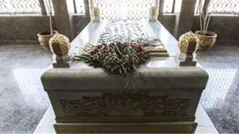 نجل الزعيم جمال عبد الناصر يلتقى المواطنين بذكرى رحيل والده