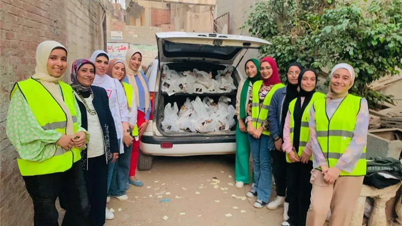 مصر أكتوبر يوزع 200 وجبة على أهالي مركز دمنهور احتفالًا بالمولد النبوي