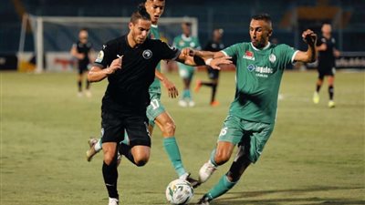 الشوط الأول.. التعادل السلبي يسيطر على مباراة بيراميدز والرجاء