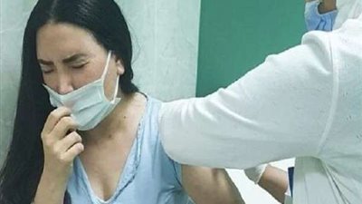 شاهد.. عبير صبري تتلقى الجرعة الثانية من لقاح كورونا