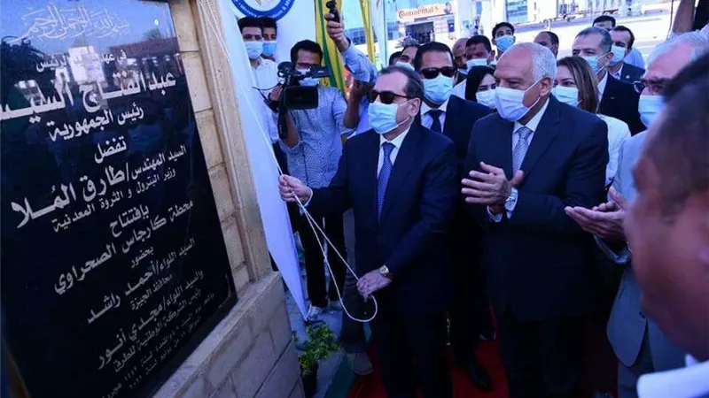 وزير البترول: محطتان جديدتان لتموين السيارات بالغاز