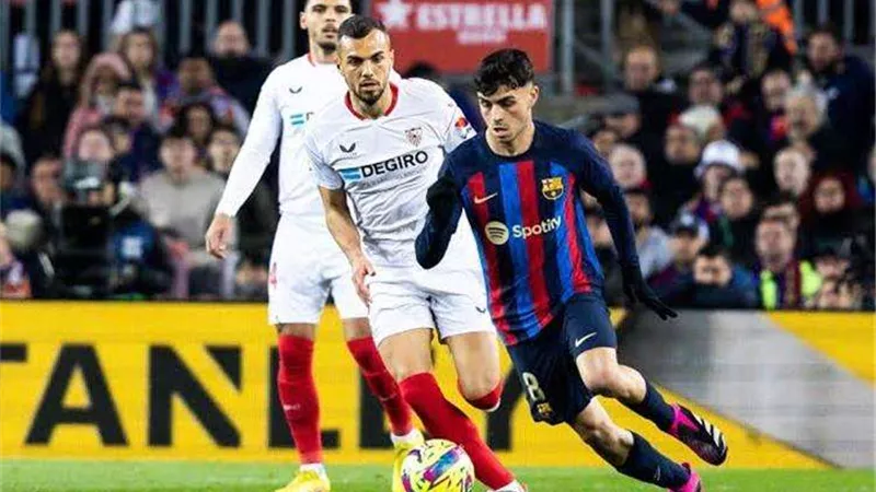 برشلونة يُنهى الشوط أمام أشبيلية دون أهداف في الدوري الإسباني