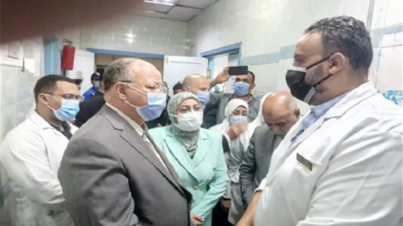 محافظ القاهرة يصل مستشفى النصر للاطمئنان على مصابي حادث قطار حلوان