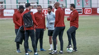 موسيماني يعقد جلسة مع طبيب الفريق وتدريبات فنية في مران الأهلي