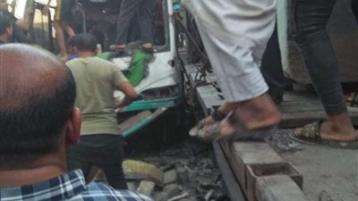 قرار عاجل من النيابة بشأن سائقي الحافلتين المتسببتين في حادث قطار حلوان