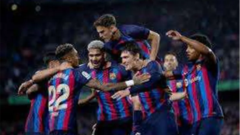 تشافي يُعلن قائمة برشلونة لمواجهة بورتو في دوري أبطال أوروبا