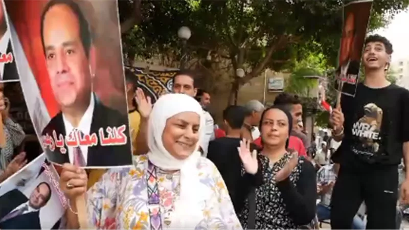 لتحرير توكيلات تأييد للسيسي.. أهالي الزيتون يتوافدون على مقرات الشهر العقاري| فيديو
