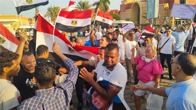 صور| عشرات الآلاف يشاركون في مسيرة بالغردقة تأييدا لترشح الرئيس السيسي للرئاسة