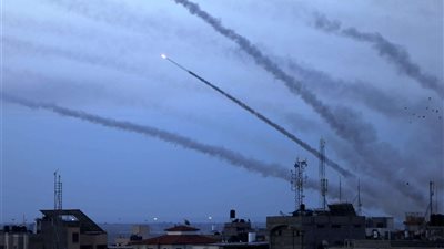 استهداف مواقع العدو الإسرائيلي والمطارات والمواقع العسكرية بـ 5000 صاروخ.. عاجل
