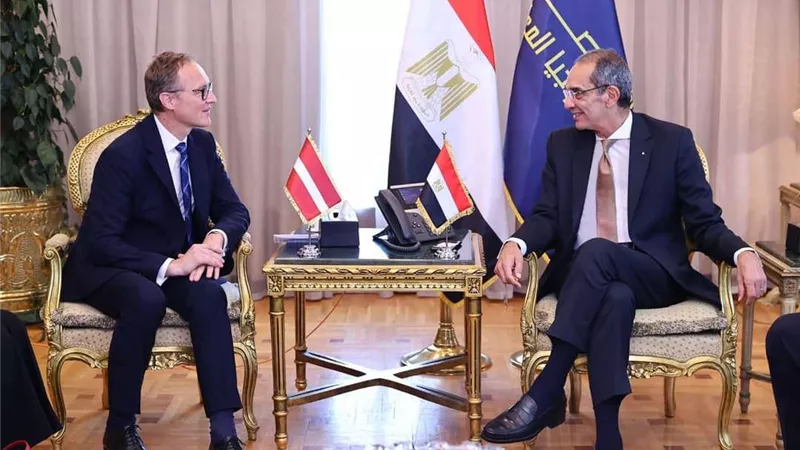 وزير الاتصالات وتكنولوجيا المعلومات يبحث مع سفير جمهورية لاتفيا بالقاهرة