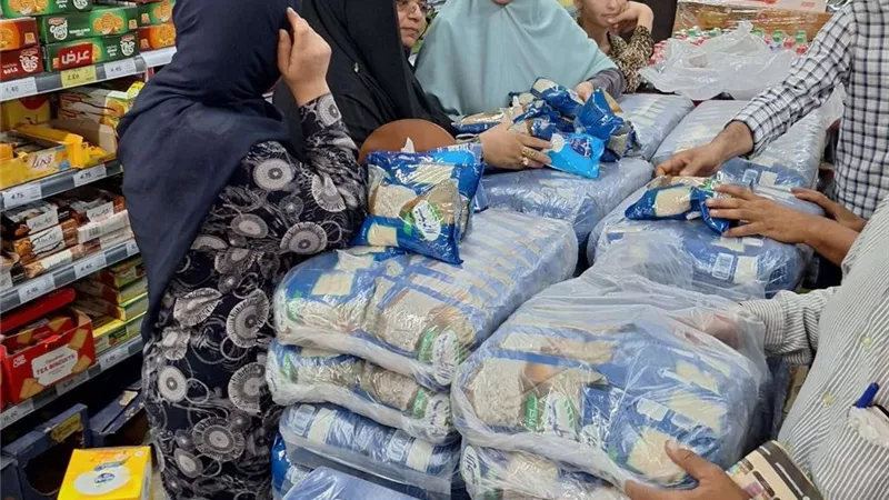 محافظ أسيوط: فتح منافذ لبيع السلع الغذائية بأسعار مخفضة بمراكز وأحياء وقرى المحافظة ضمن مبادة تخفيض الأسعار
