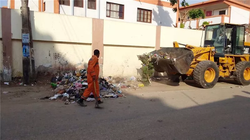 محافظ أسيوط يؤكد على استمرار وتكثيف حملات النظافة بمحيط المدارس