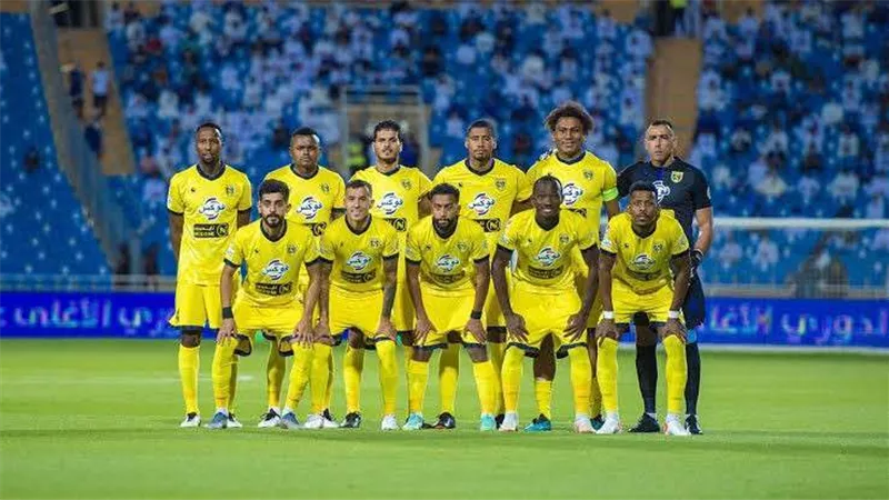 التعاون يفوز على الطائي بثلاثية ويتصدر ترتيب الدوري السعودي