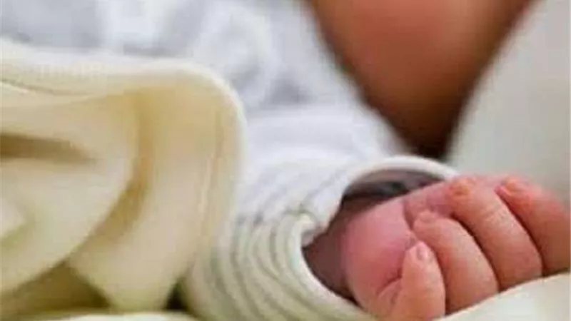 العثور على طفلة حديثة الولادة ملقاة بمدخل عمارة بالغربية