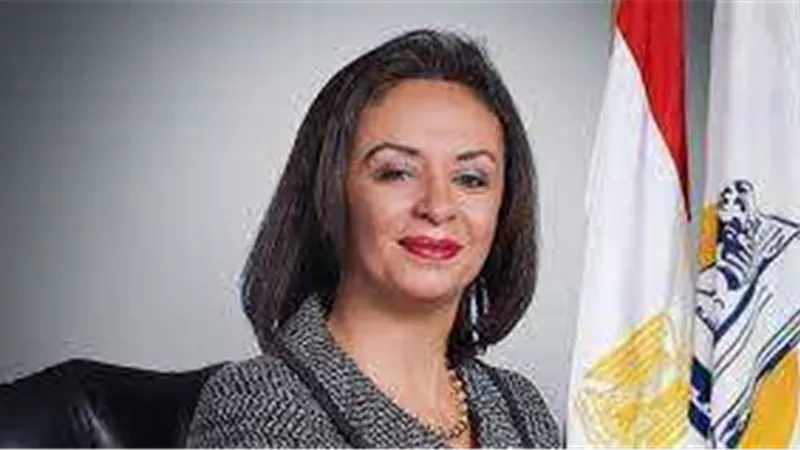 مايا مرسي تشيد بالفنانة إلهام شاهين