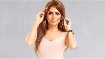 الفنانة زينة تواصل باقي مشاهدها في فيلم 