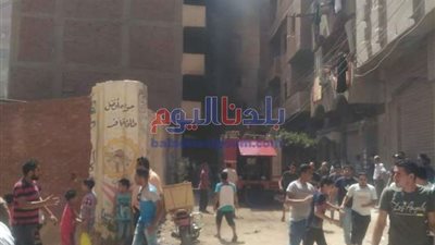 بالصور | تفحم عقار سكني في المحلة إثر حريق هائل بمخزن مواد كيمائية