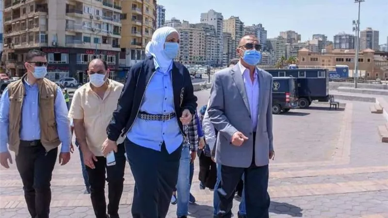 شاهد .. زيارة محافظة الاسكندرية لـ مشروع بشاير الخير