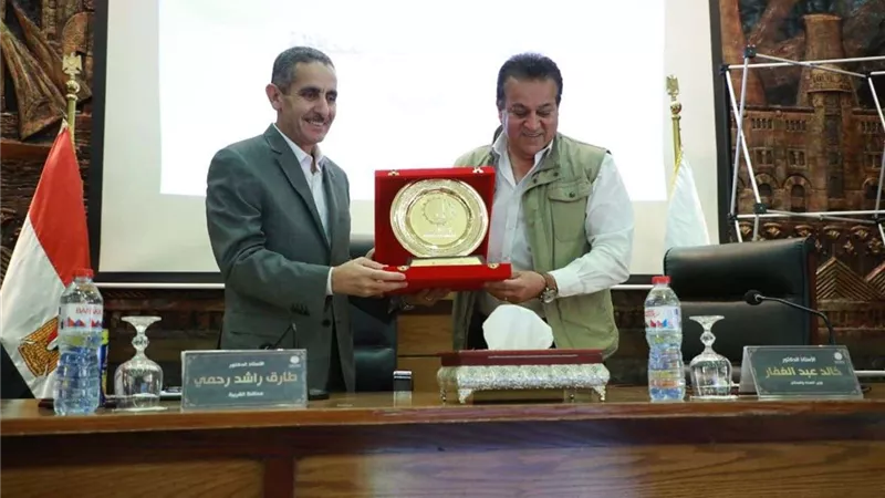 وزير الصحة: القيادة السياسية توجه بمد العمل بمبادرة 100 يوم صحة