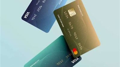 حظر استخدام بطاقات الخصم الائتمانية خارجيًا.. خبير اقتصاد يكشف الأسباب