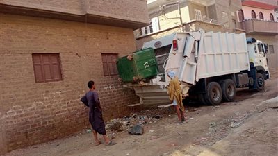 حملات نظافة ورفع 890 طن مخلفات وصيانة كشافات الإنارة بأسيوط