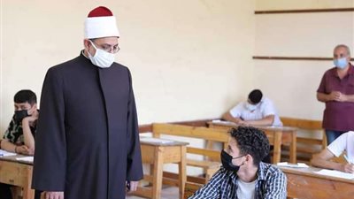 اليوم .. طلاب القسم الأدبي بالشهادة الأزهرية يؤدون امتحان الجغرافيا